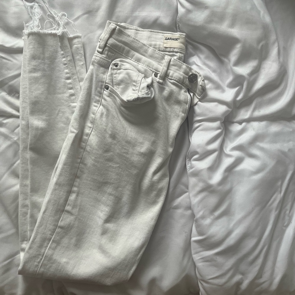 White skinny jeans